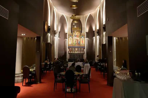 Iglesias se vuelven hoteles y bares por falta de creyentes en Europa