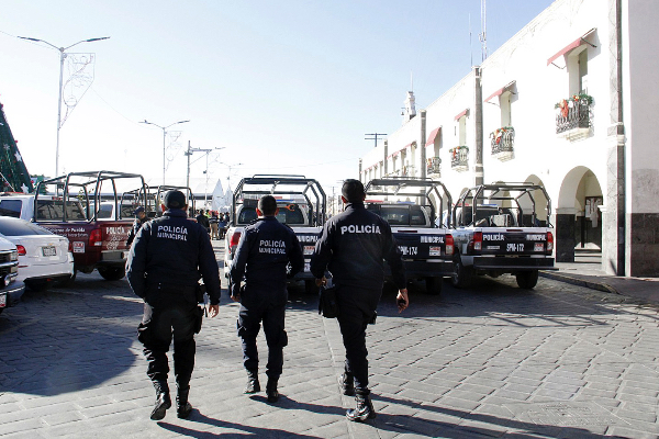 Golpean a mujer policía en Huejotzingo; hay siete detenidos