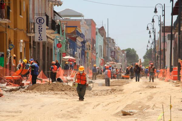 Suma 2 mil 829 mdp sector de la construcción en Puebla