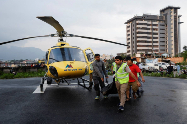 Identifican a mexicanos que murieron en accidente de helicóptero en Nepal