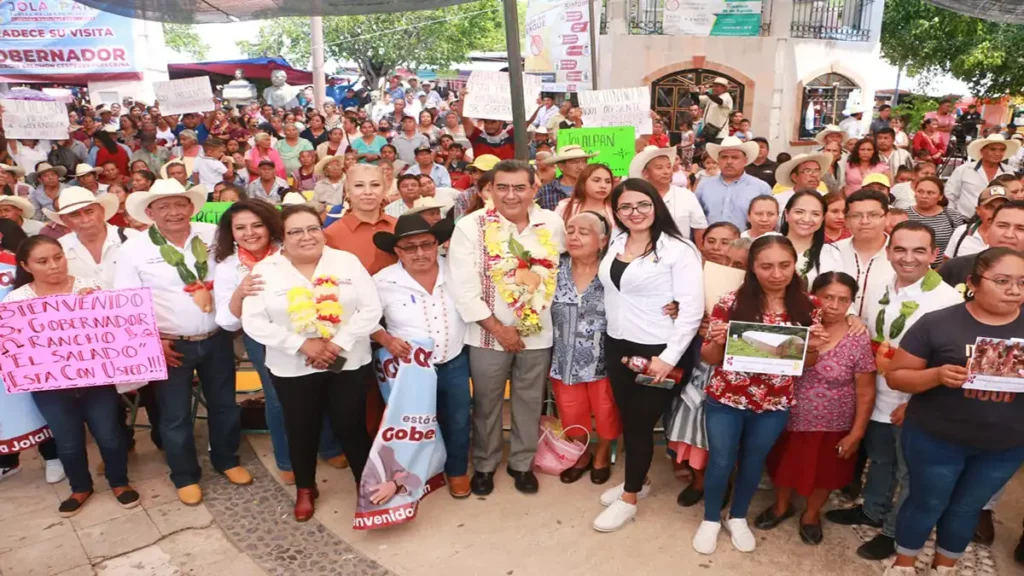 El gobernador Sergio Salomón de gira en Jolalpan