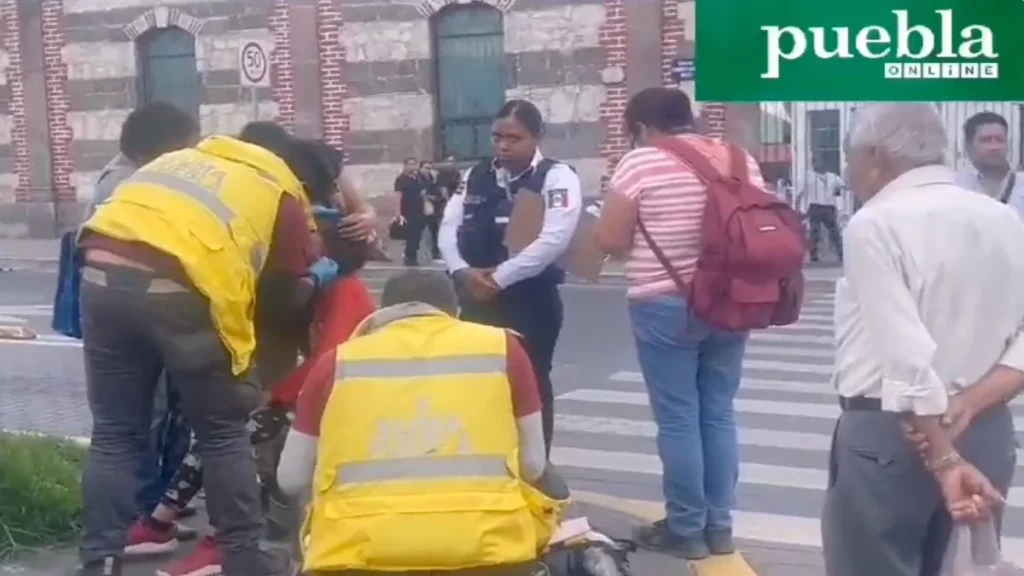 Atropella RUTA Puebla a una mujer y niña en la 11 Norte