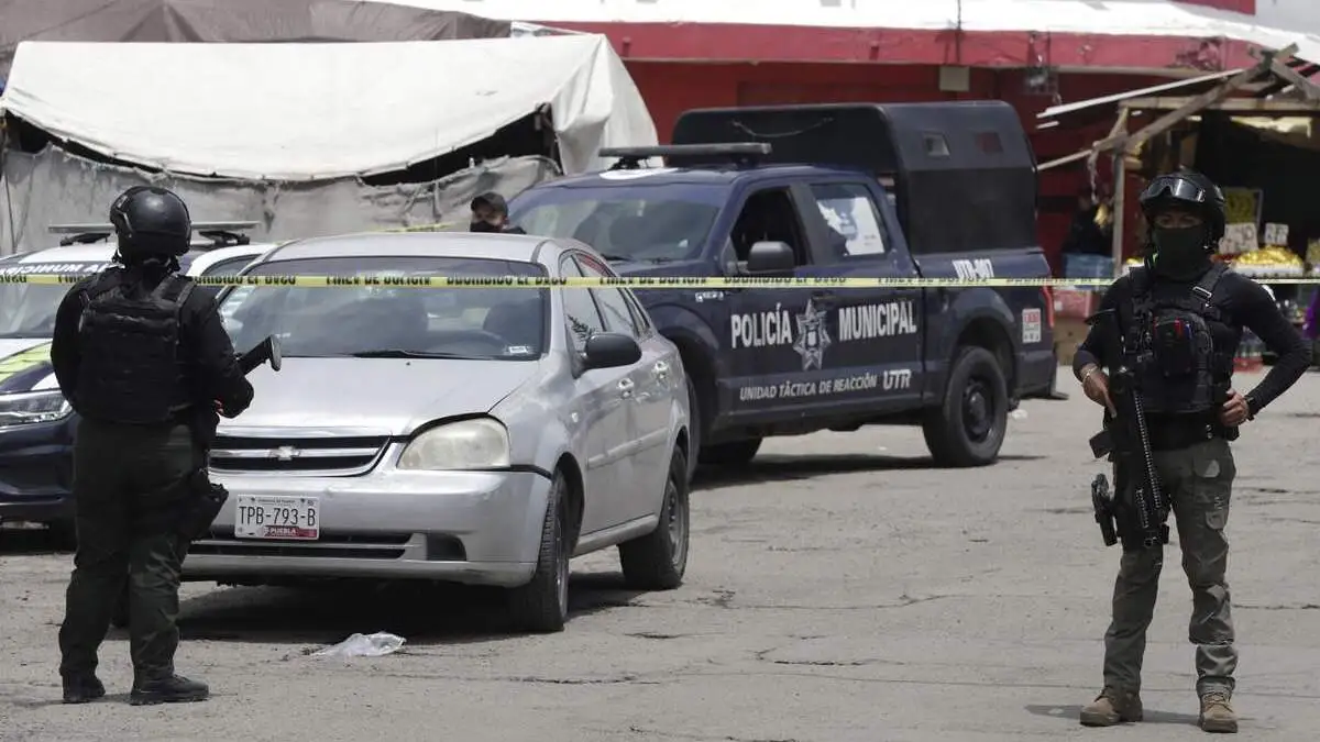 Balacera en el mercado Morelos por presunto cobro de piso; un muerto