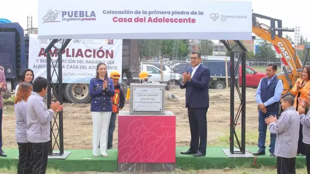 Colocan primera piedra de la Casa del Adolescente en Cuautlancingo