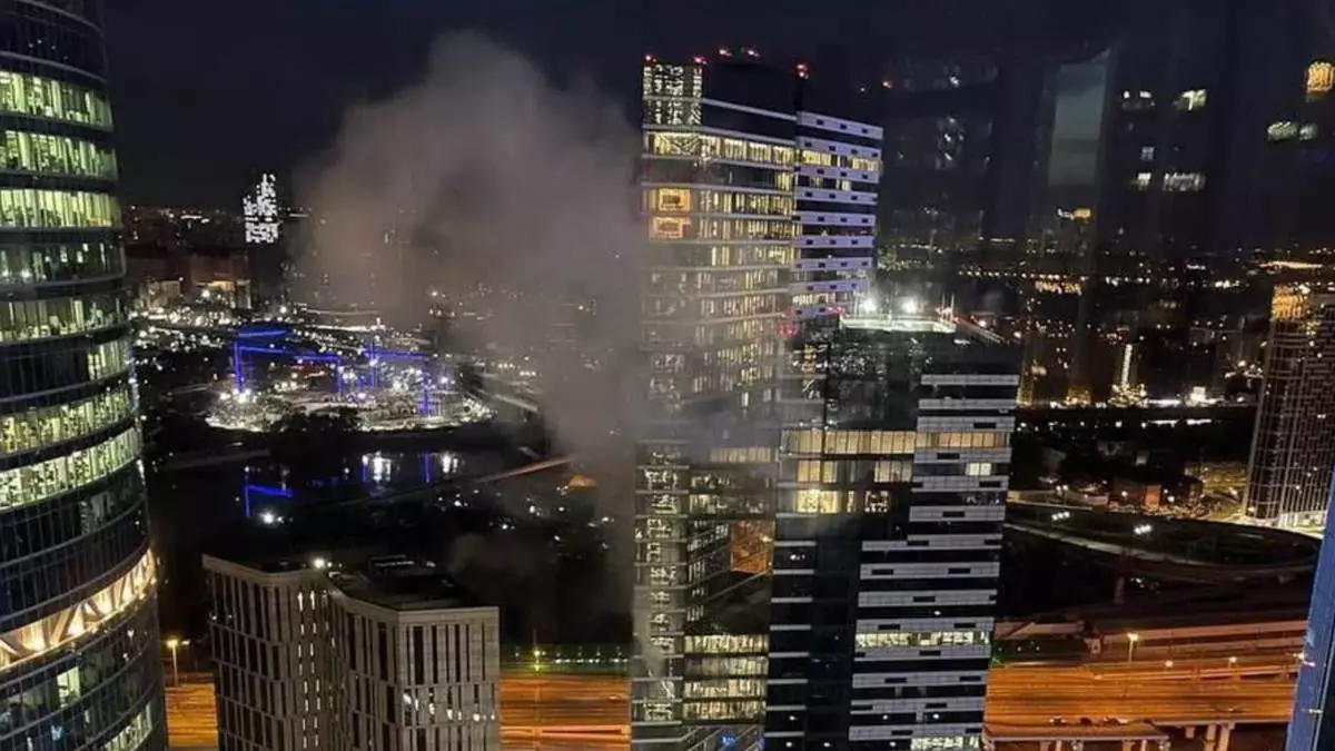 Dron ucraniano impacta edificio comercial en Moscú