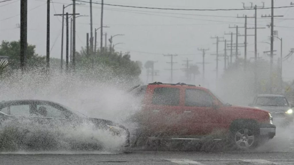 Tormenta Hilary toca tierra en Baja California