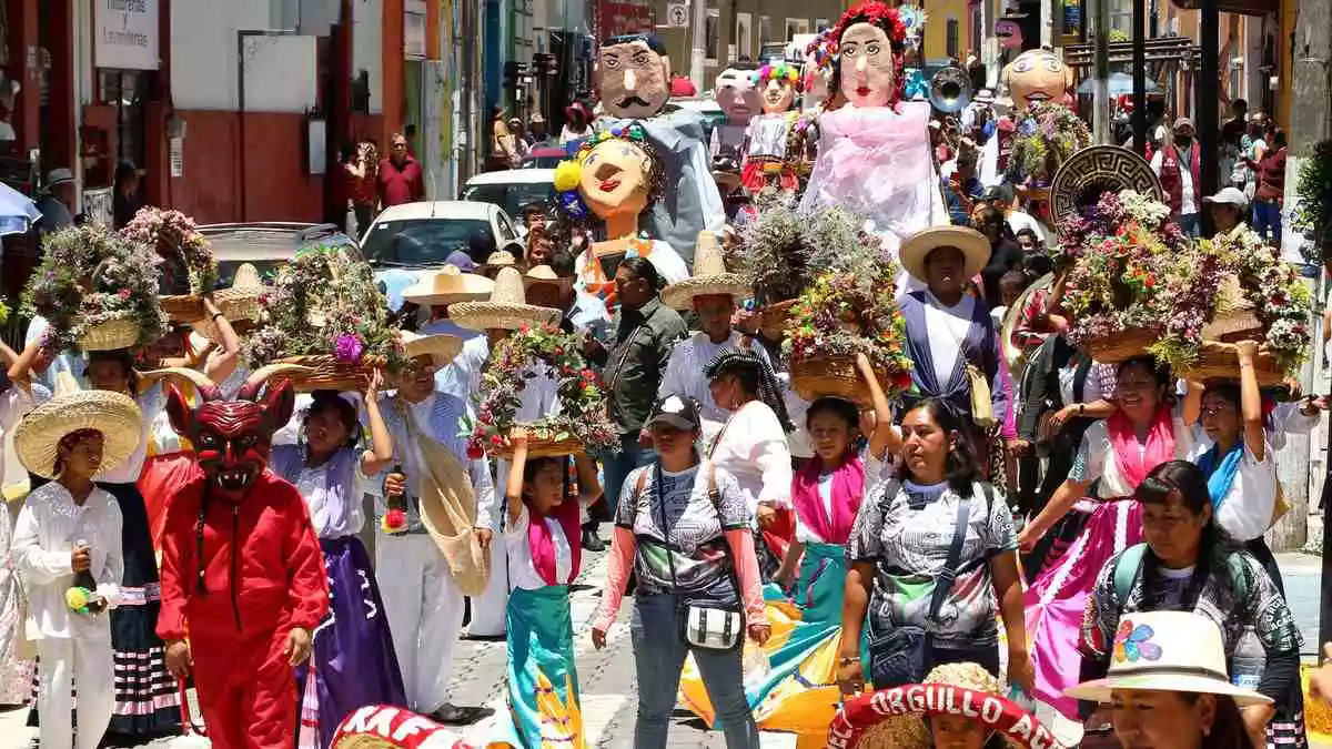 Celebra Atlixco el Desfile de Mojigangas