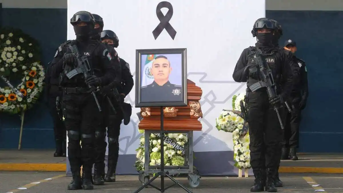 Rinden homenaje a policía caído en cumplimiento de su deber en Xoxtla