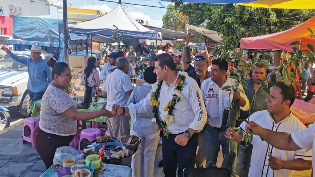 Alejandro Armenta visitó los tianguis de San Andrés Cholula, Tochimilco y Huaquechula