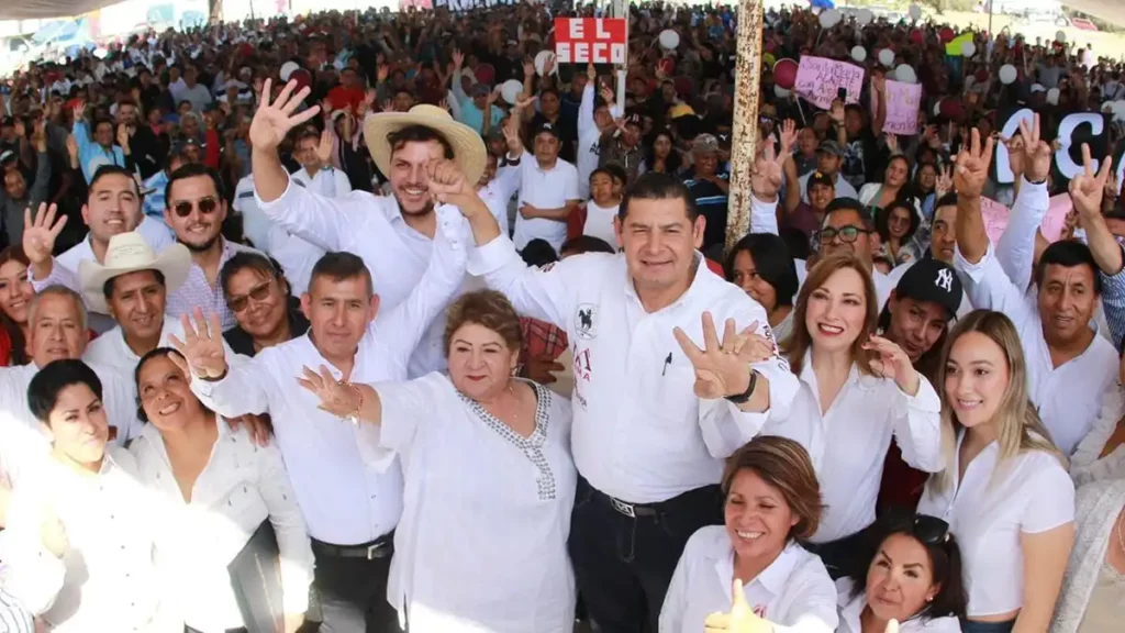 Miles de comerciantes de Tepeaca se reunieron con Alejandro Armenta