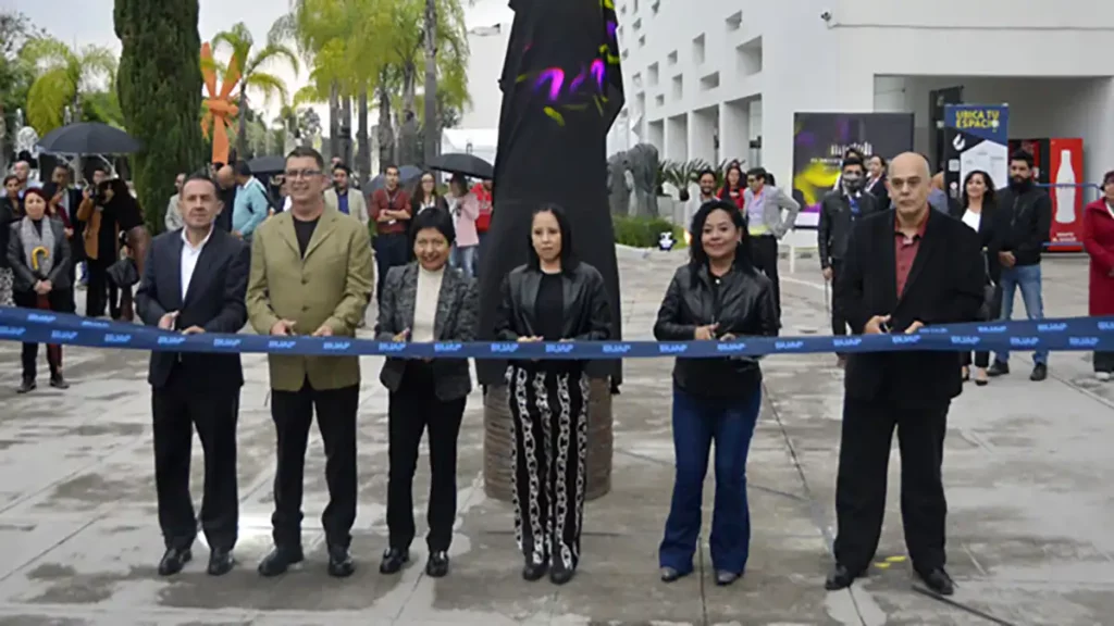 Rectora de la BUAP inaugura la exposición "El origen de lo sagrado"