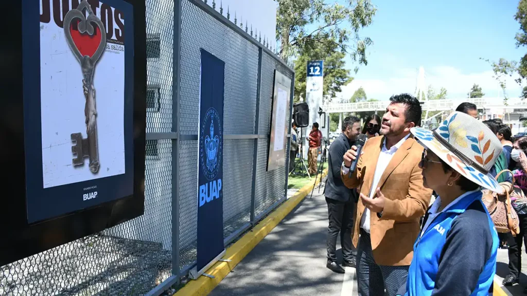 BUAP inaugura la exposición colectiva "Cuenta conmigo, carteles vs suicidio"