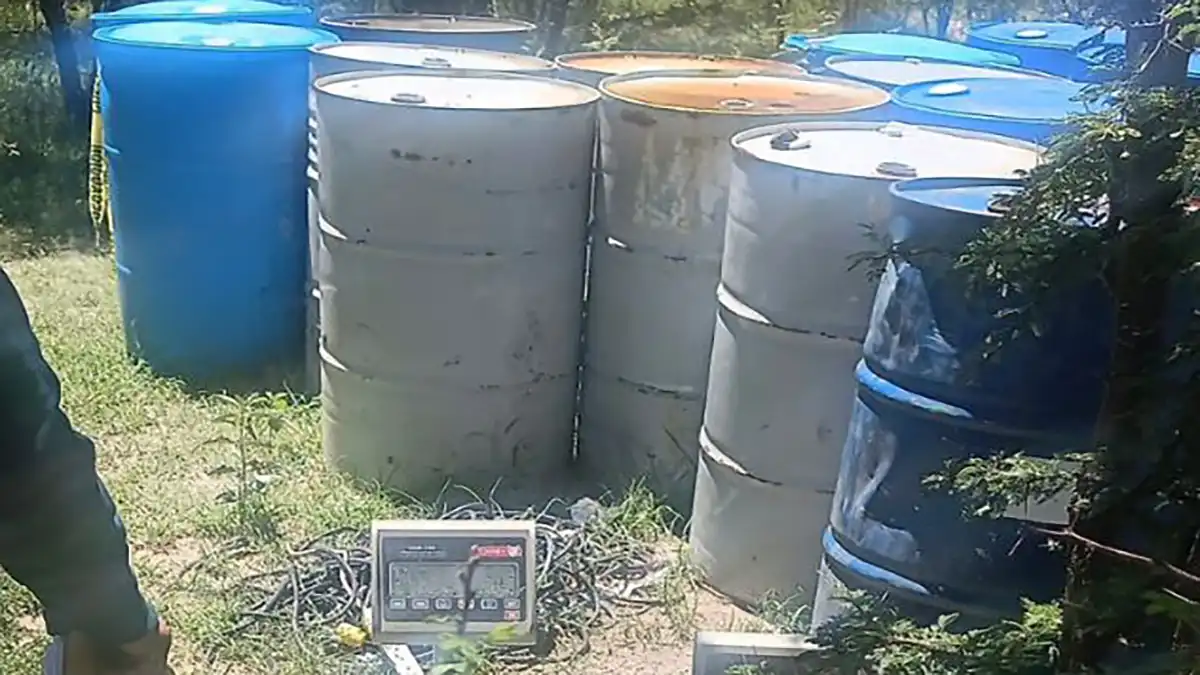 Almacenaban 6 mil litros de precursores químicos en laboratorio clandestino en Puebla