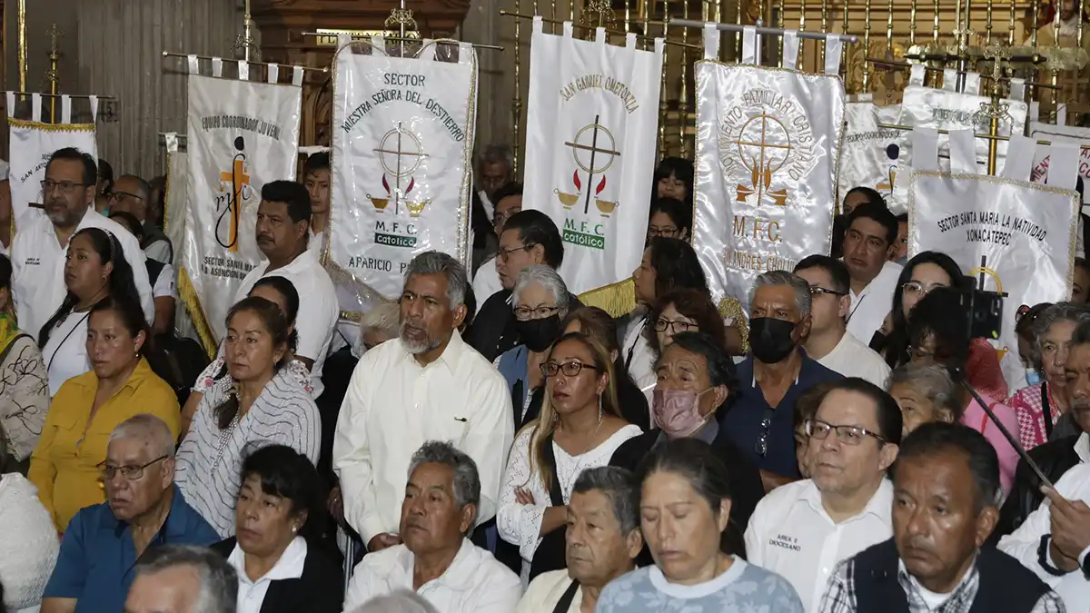 Arzobispo de Puebla dedica misa por policía caído y madres buscadoras