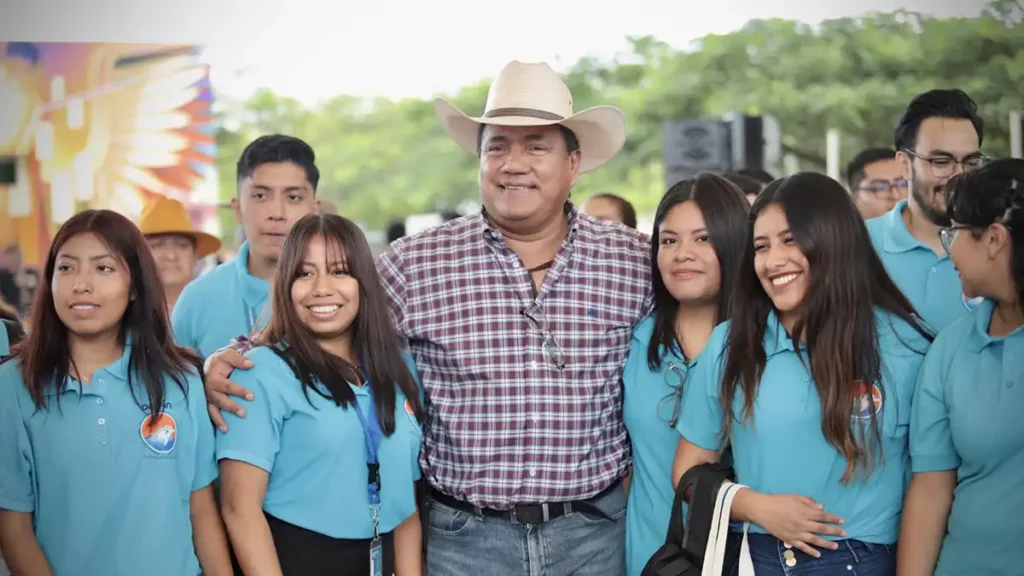 Julio Huerta llama a jóvenes a participar en política