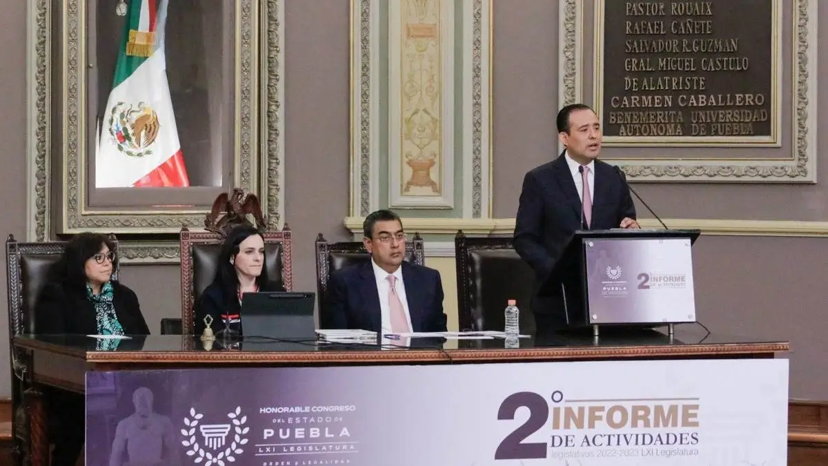 Informe de labores en el Congreso de Puebla