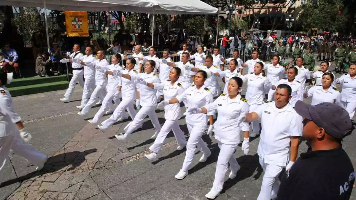 Médicos militares en el defile de Puebla