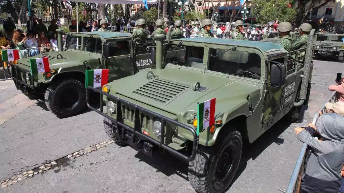 Celebra Puebla desfile por el CCXIII aniversario de la Independencia de México