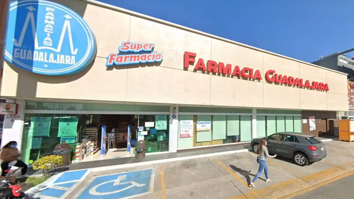 Empleado de farmacia en Lomas de Angelópolis muere al golpearse la cabeza tras discusión con clientes