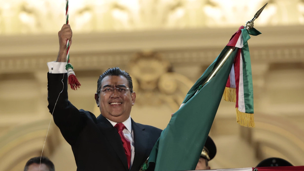 Sergio Salomón da grito de independencia en el palacio municipal