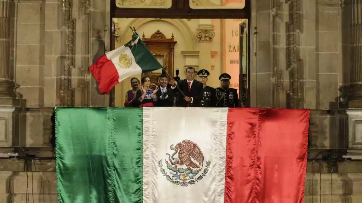 Sergio Salomón da grito de independencia en el palacio municipal