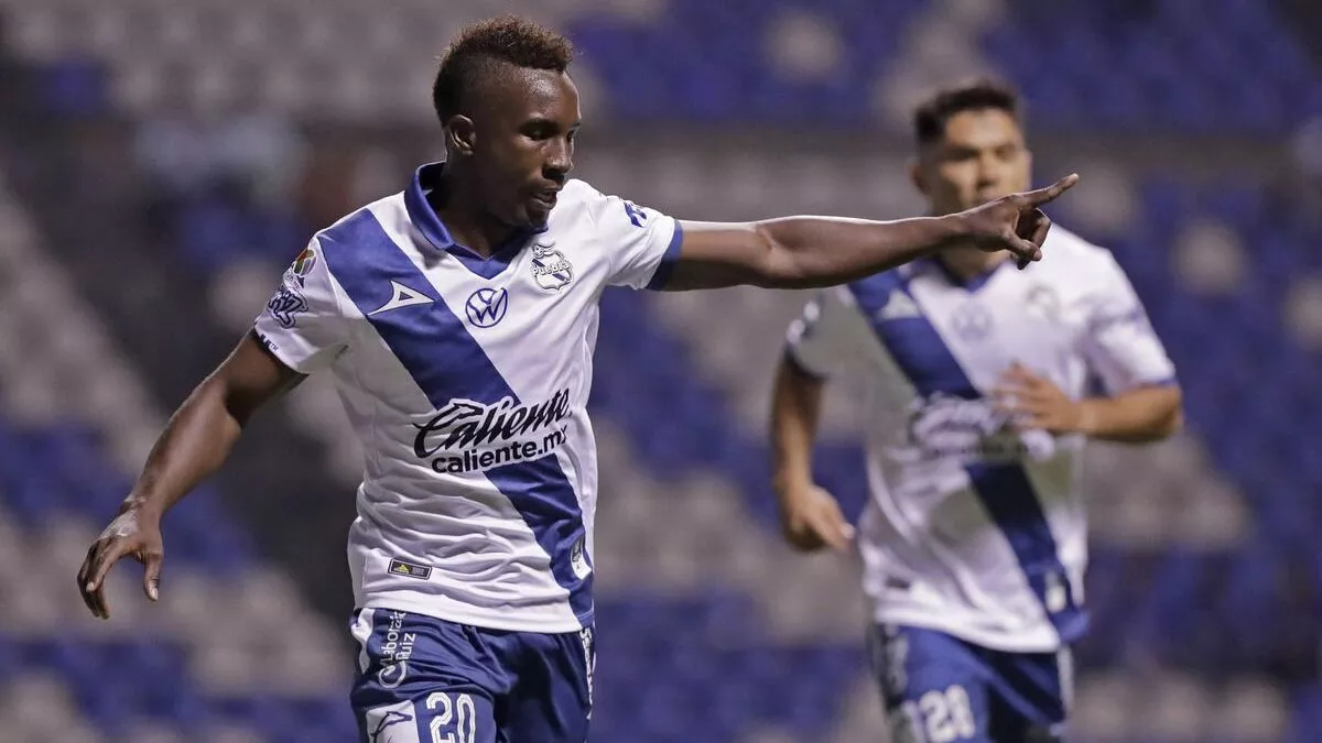 Club Puebla pierde tres puntos por alineación indebida