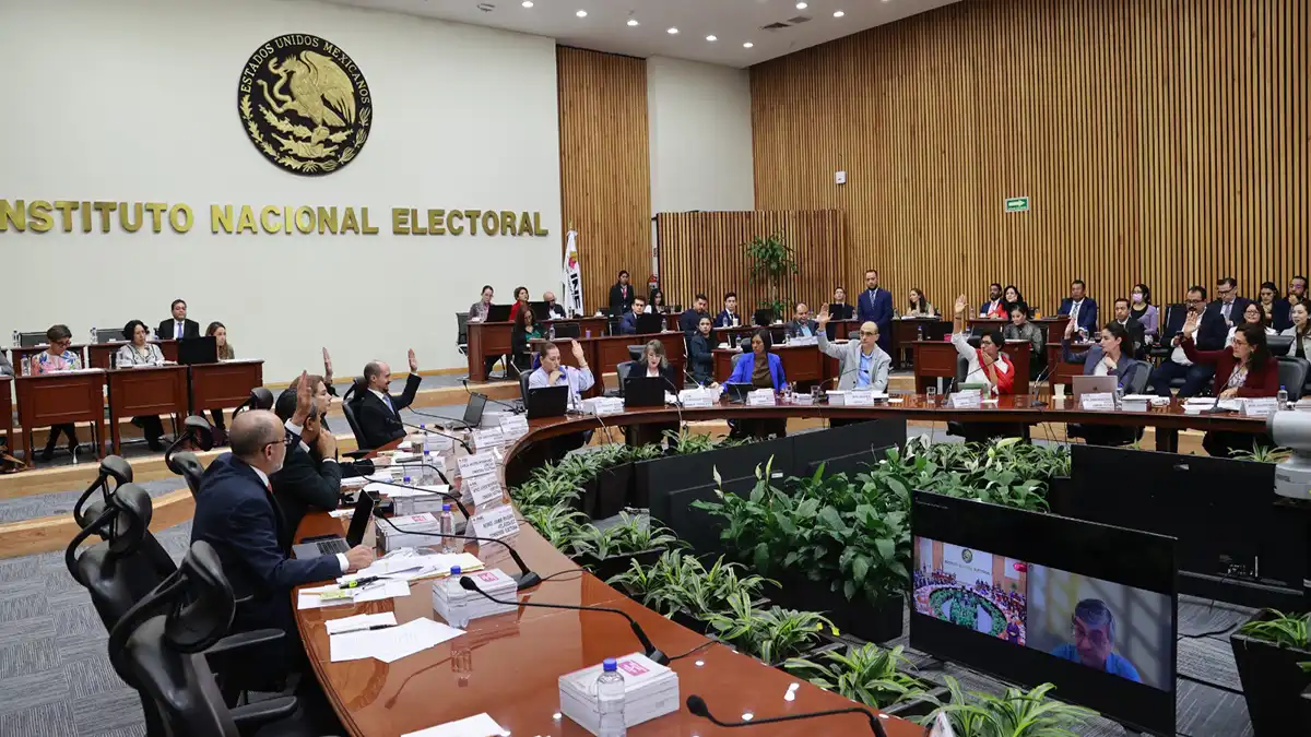 Al menos cinco mujeres deben postularse a gubernaturas, ordena INE a partidos políticos
