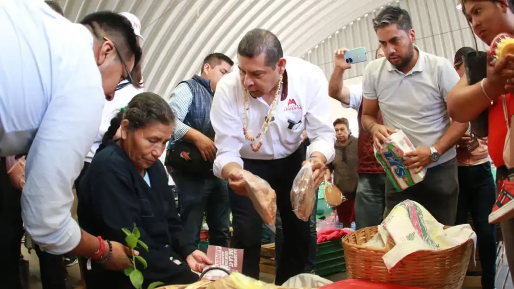 Alejandro Armenta recorrió mercados y calles de Coxcatlán, Ajalpan y Tehuacán