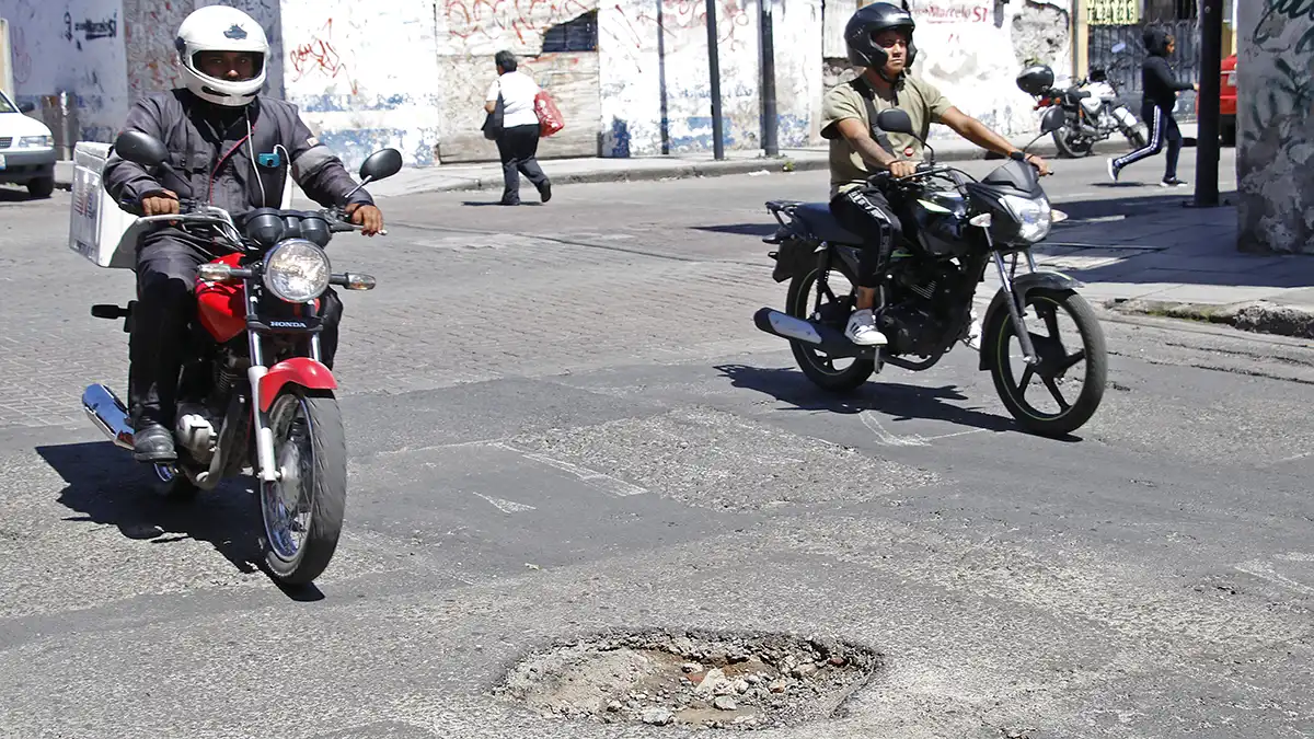 Aumentan reportes de baches por temporada de lluvias