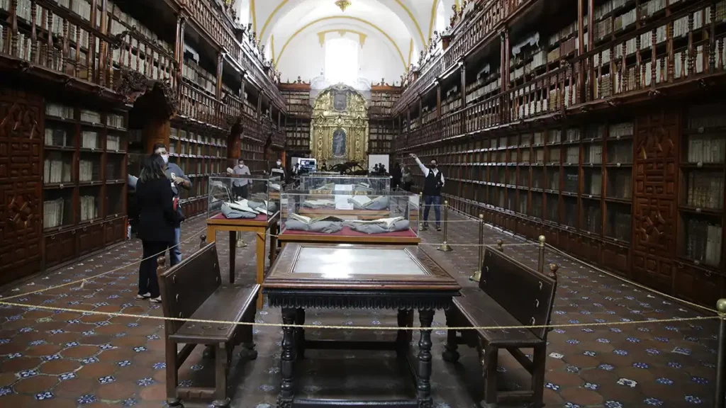 Biblioteca Palafoxiana recibe el “Premio Campus Patrimonio 2023”