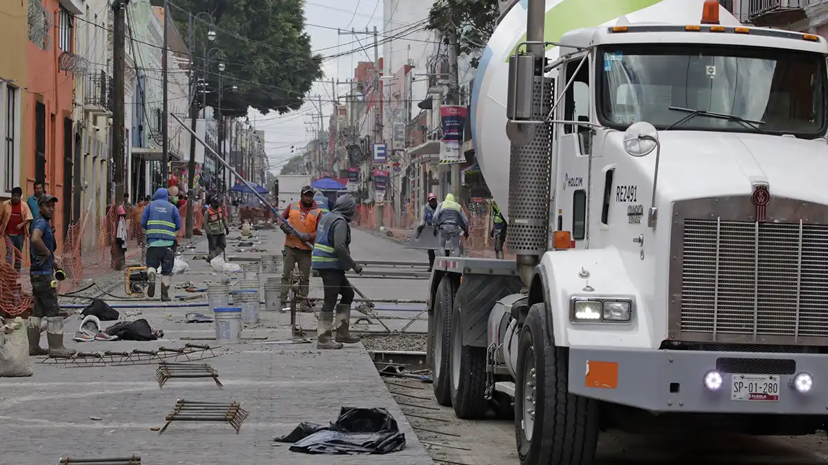 Buscan restringir paso de vehículos pesados en calles del Centro Histórico