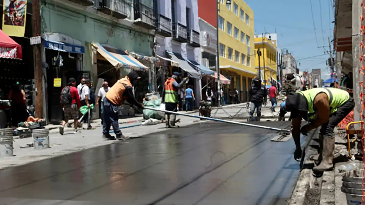 Ya colocan concreto hidráulico en calles rehabilitadas del Centro Histórico