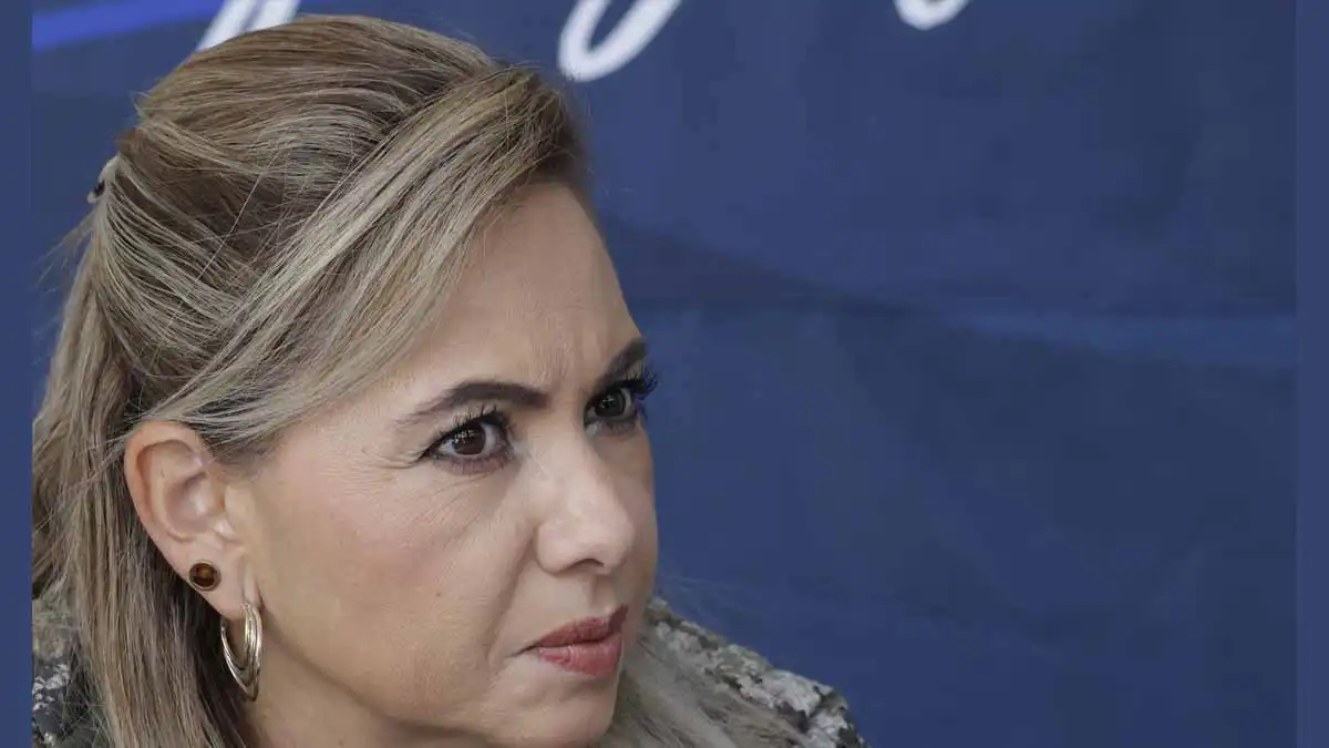 Gobierno de Paola Angón viola la Ley de Adquisiciones en renta de patrullas