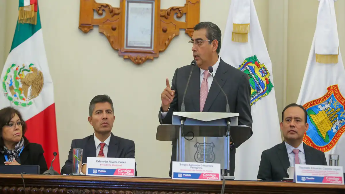 Sergio Salomón acompañó a Eduardo Rivera en su segundo informe de gobierno