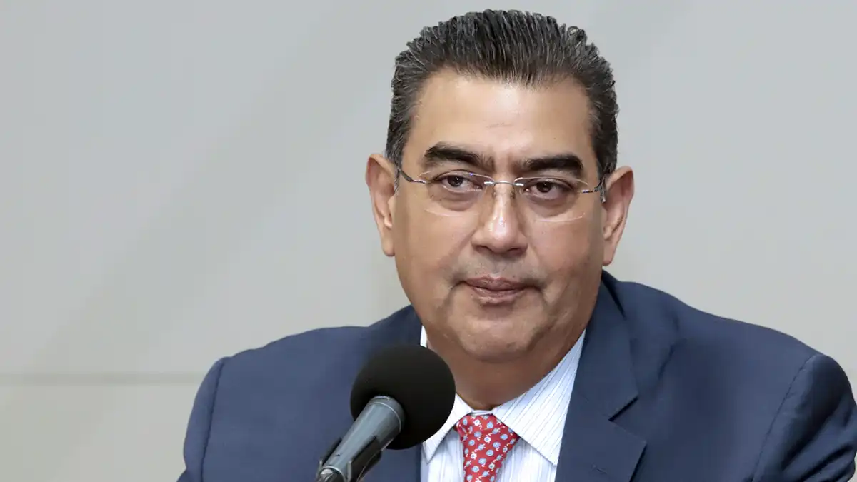 Sergio Salomón dice que respetará designación de candidato de Morena