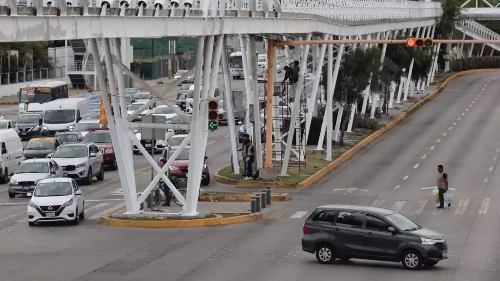 Anuncian cierre temporal de retornos y vueltas a la izquierda en la Atlixcáyotl