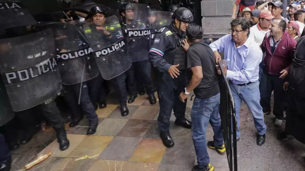 Conflicto en la Central de Abasto genera protestas en el centro histórico