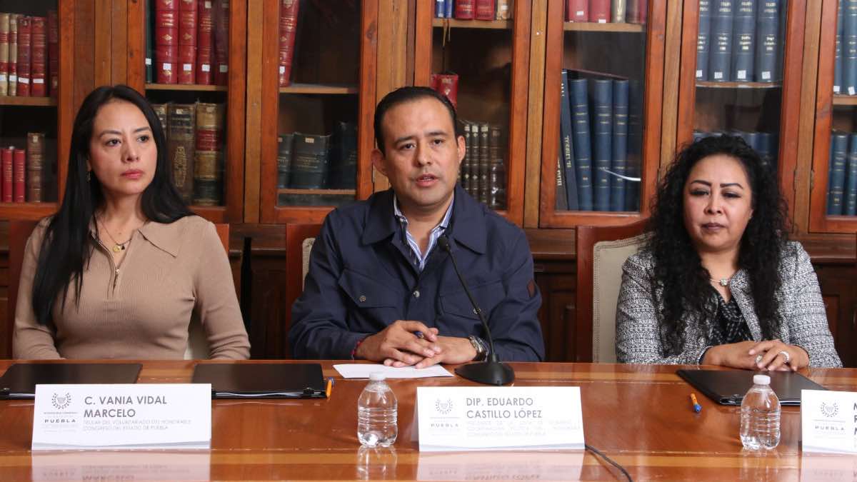 Firma Congreso de Puebla convenio con el Instituto de Artes Visuales