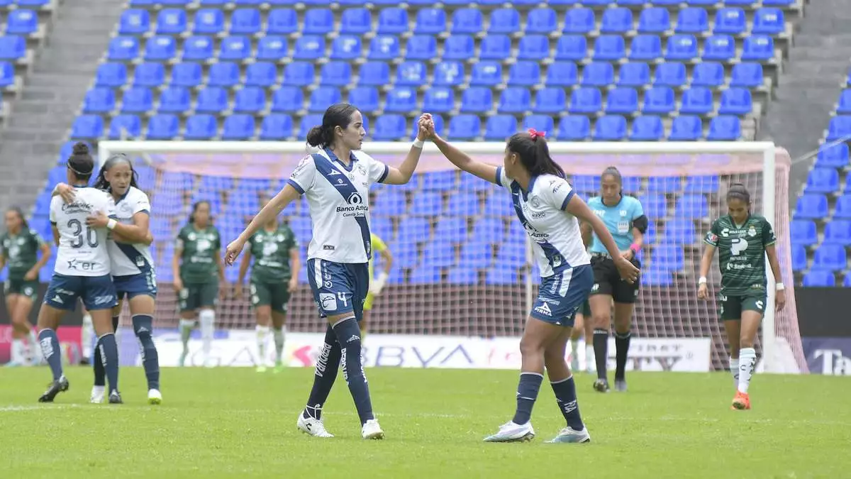 Puebla Femenil dio cuenta de Santos 2-1 en el Cuauhtémoc