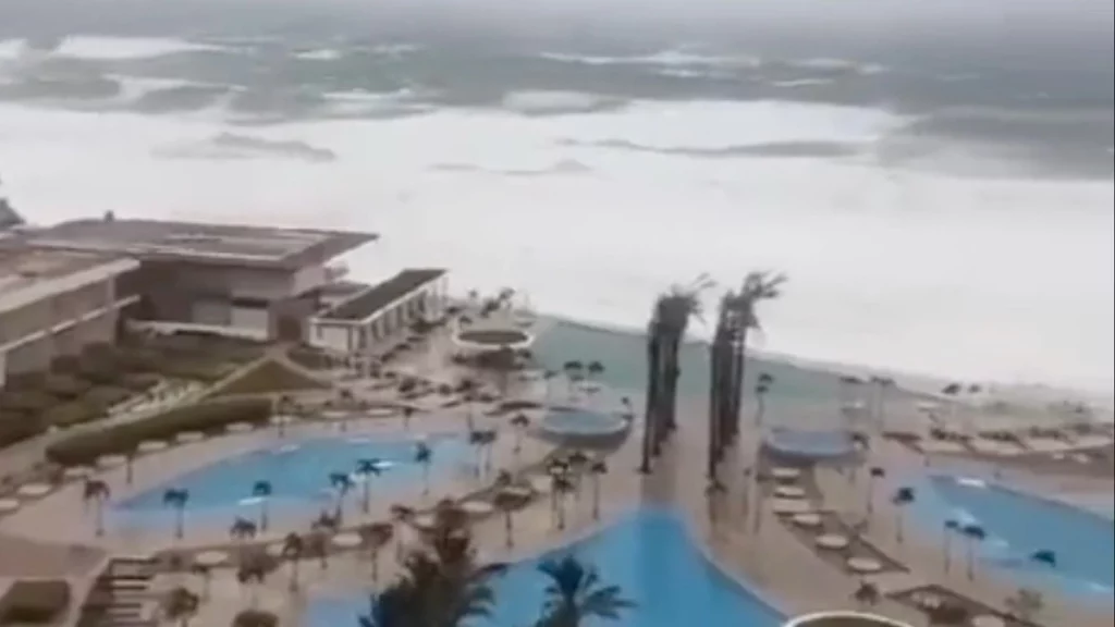 Los Cabos y La Paz, Baja California, zonas de desastre por huracán "Norma"