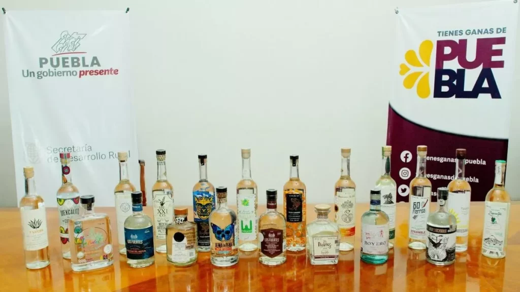 Van 20 marcas de mezcal poblano a concurso internacional