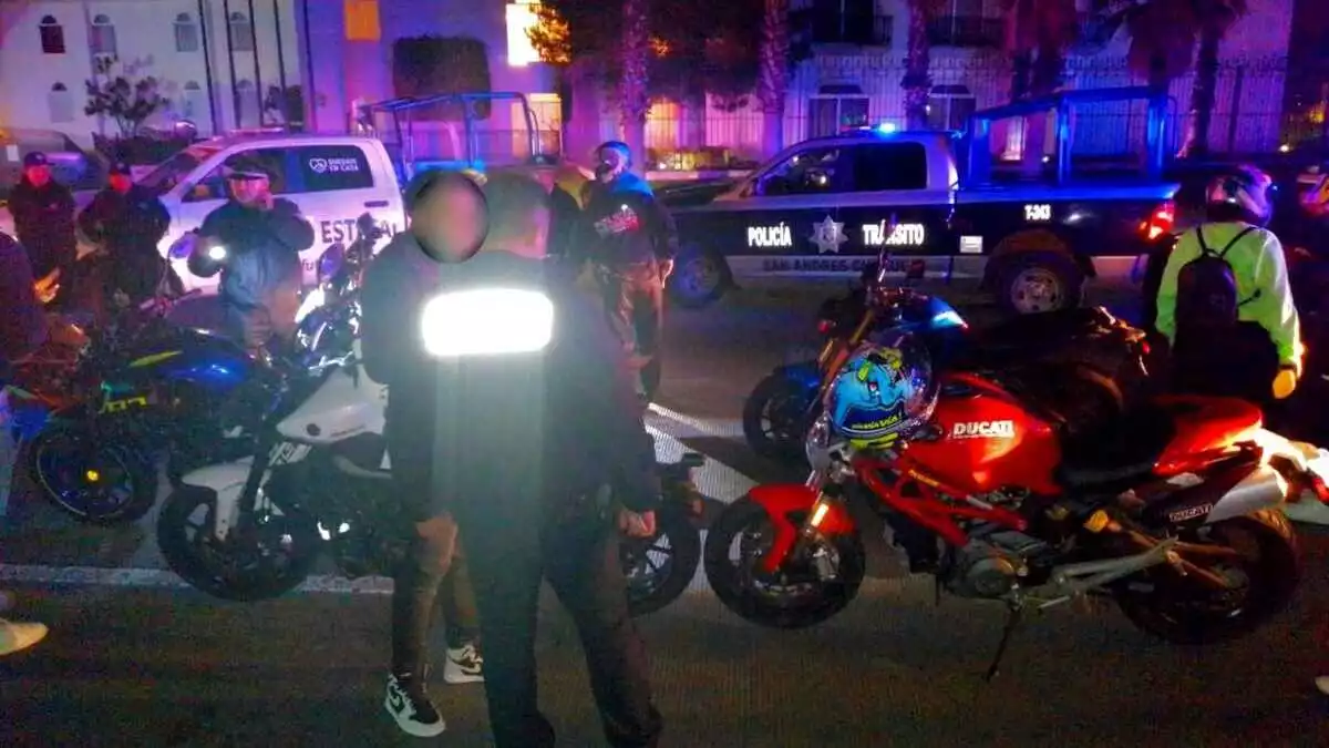 Detienen cuatro motocicletas y multan a siete personas en operativo contra arrancones en la Atlixcáyotl