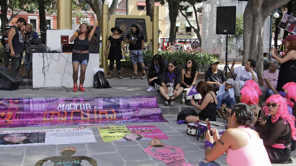 Marcha de las Putas recorrió calles del centro de Puebla