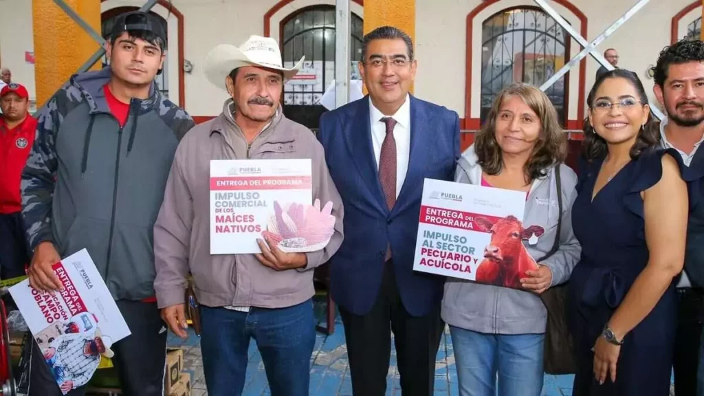 El gobernador Sergio Salomón en el informe de la presidenta municipal de Xicotepec