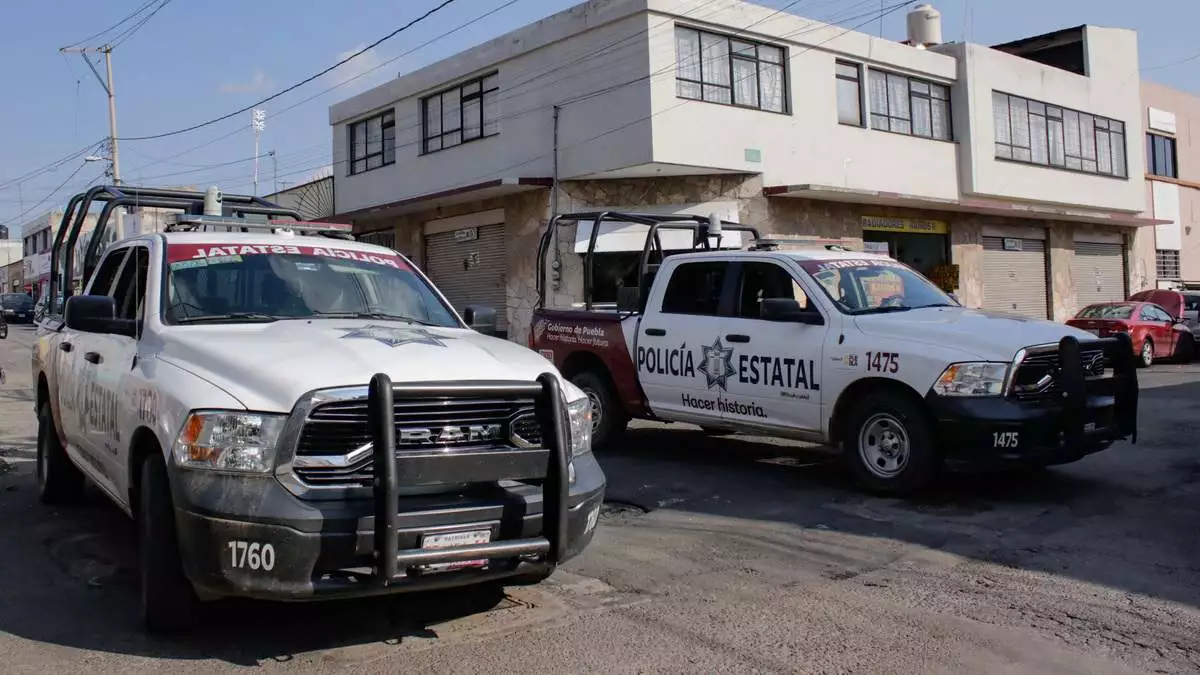 Sujetos intentaron arrollar con su vehículo a sus rivales en campo de futbol de Atlixco