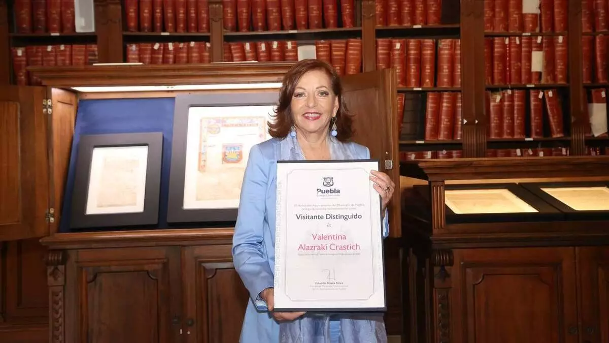 Valentina Alazraki es reconocida como Visitante Distinguido de Puebla capital
