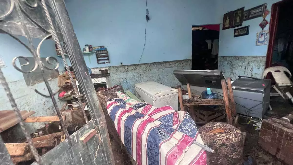 Sube a 315 las casas afectadas por "Otis" en Venustiano Carranza; 15 son pérdida total