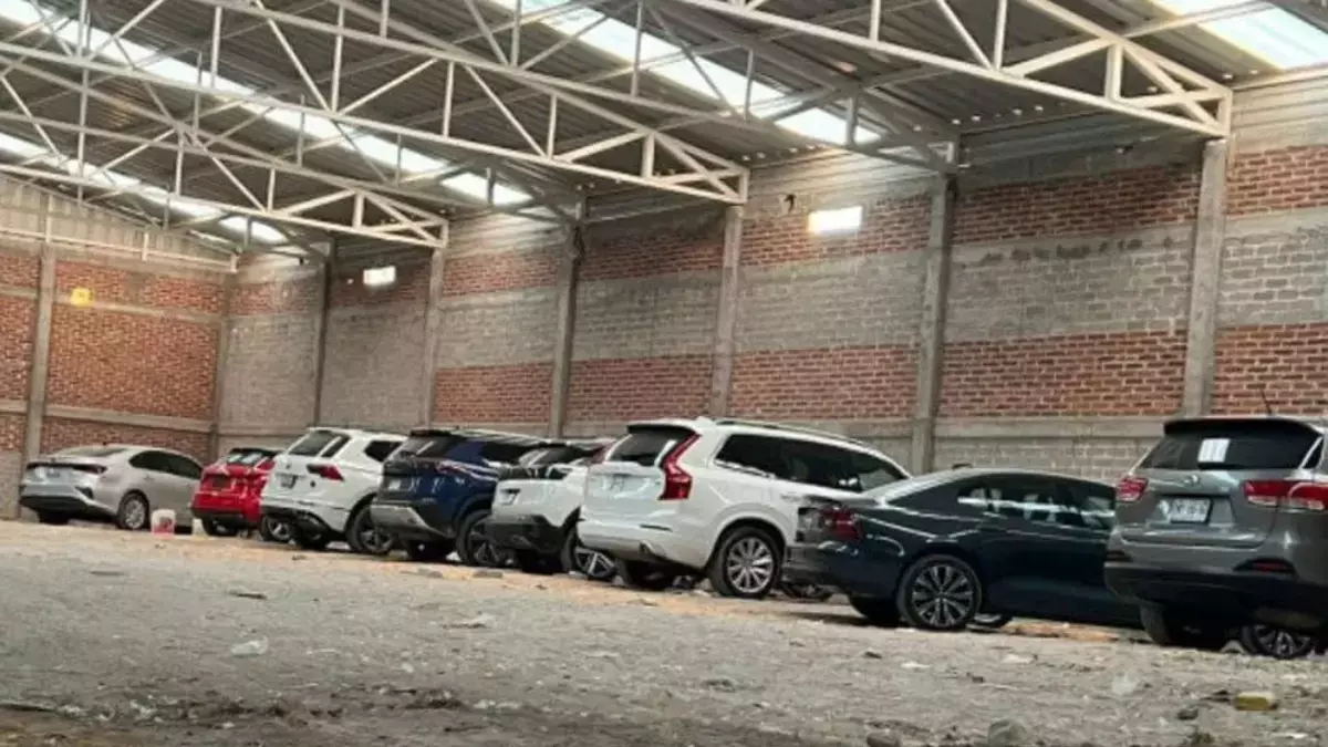 Roban 10 vehículos de agencia Volvo en León; recuperan nueve