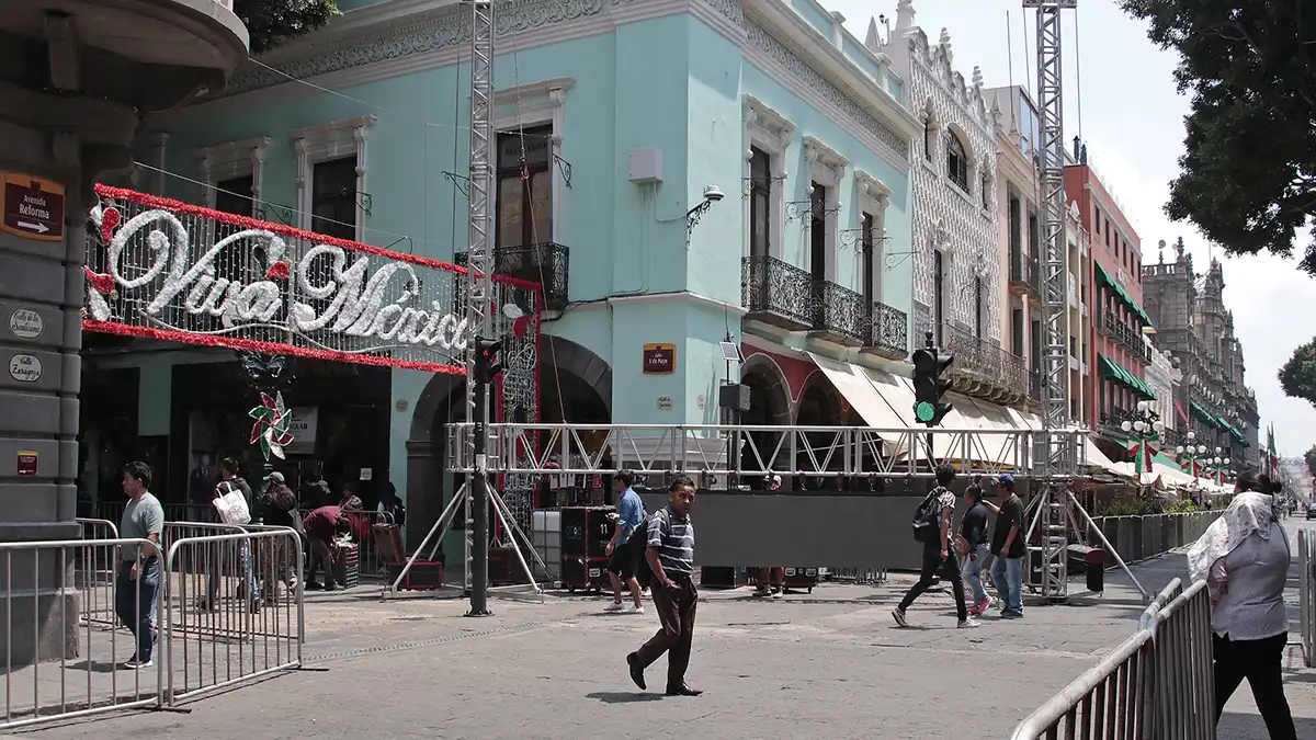 Buscan peatonalizar calles aledañas al zócalo de Puebla