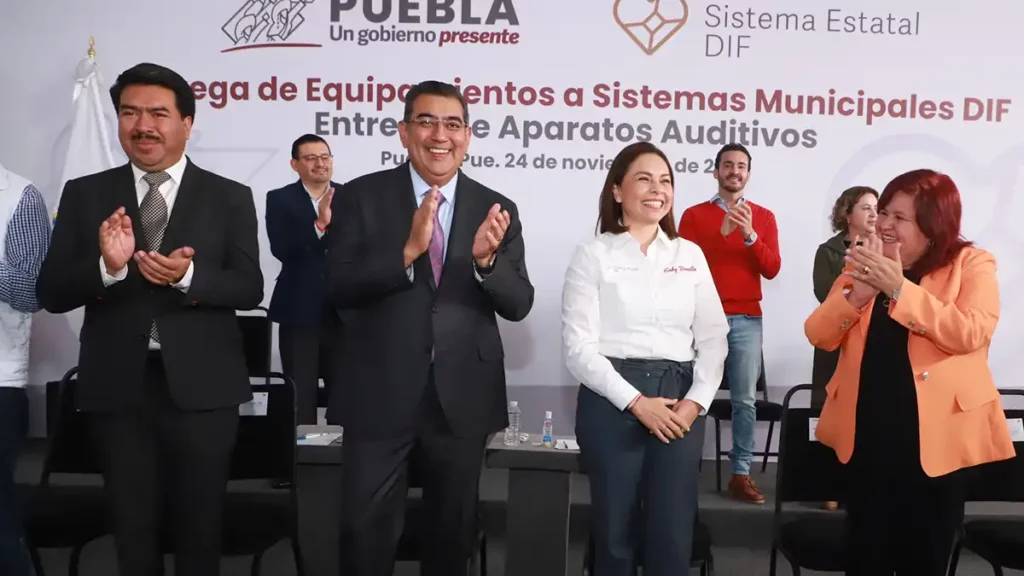 DIF entrega aparatos auditivos y equipamientos a 47 municipios